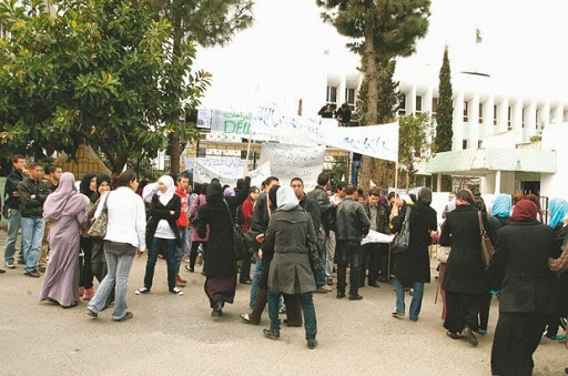Trois rassemblements et des échauffourées entre les manifestants et la police à Ben Aknoun, Le ministère de l’Enseignement supérieur négocie avec le Cnes-Ummto