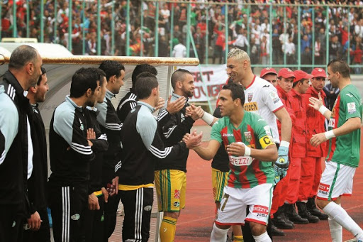 À l’heure de l’austérité,  Le salaire du footballeur représente plus de 80 fois le SNMG