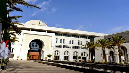 Attaque d&rsquo;un camp de l&rsquo;ONU au Mali: L&rsquo;Algérie condamne un  »lâche attentat suicide »