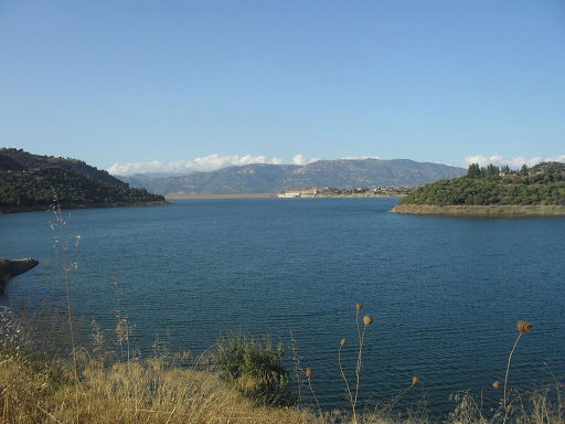 Chute d’un véhicule dans le barrage de Taksebt : Des recherches pour retrouver 3 disparus