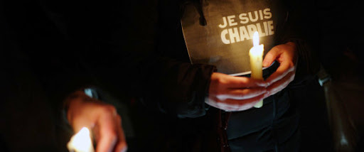 Etats-Unis: Six romanciers boycottent un gala pour protester contre une remise de prix à Charlie Hebdo