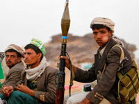 La situation reste intenable à Aden, la population manque de tout, Yémen : raids et combats dans le Sud