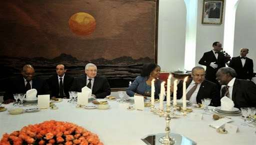 M. Bensalah offre un dîner officiel en l’honneur du président sud-africain