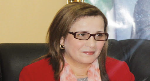 mounia meslem, ministre de la solidarite a tiaret : visite d’un secteur sur des rails en feu