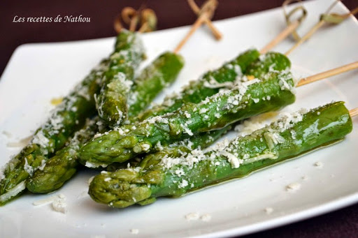 Recette Asperges vertes grillées, huile d’olive au citron et parmesan