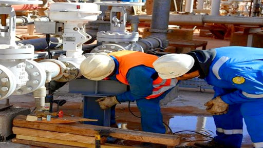 Sellal inspecte deux centres de formation en hydrocarbures à Hassi Messaoud