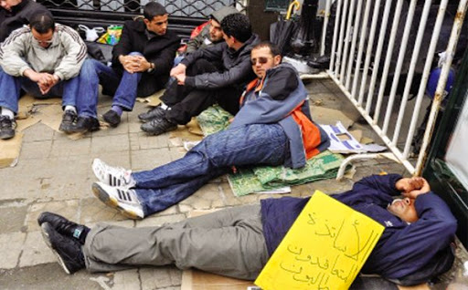Sit-in des enseignants contractuels
