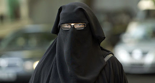 Un criminel déguisé en femme arrêté à Oran