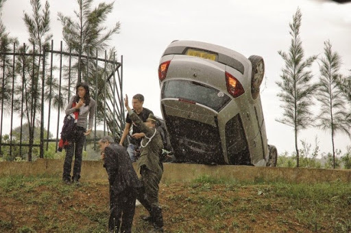 Un véhicule fait une chute dans un ravin, 1 décès et 1 blessé grave
