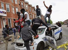 USA / Etat d&rsquo;urgence et couvre-feu : Baltimore en feu