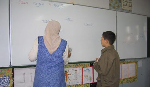 Béjaia : Une enseignante déshabille son élève et met un masque d’un âne sur son visage en plein classe !