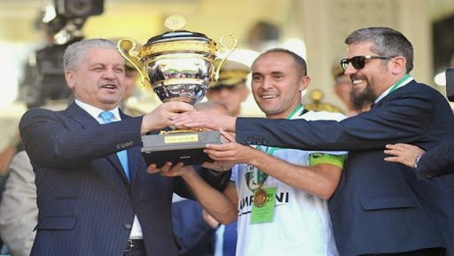 Coupe d&rsquo;Algérie 2015: Sellal remet le trophée au capitaine du MOB