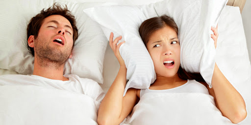 Des exercices avec la langue… pour arrêter de ronfler !