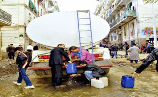 DOUAR ELBARAYKIA (BOUGUIRAT) : Les habitants protestent contre le manque d&rsquo;eau potable