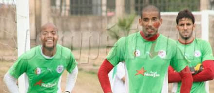 EN : Belhadji réconforte Doukha