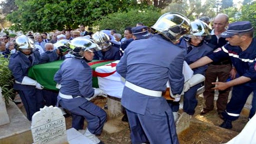 La dépouille mortelle du défunt Abdelmalek Kerkeb inhumée au cimetière de Ben Aknoun (Alger)