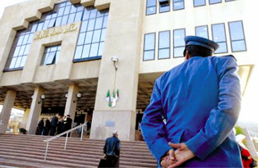 Les avocats ciblent les enquêteurs