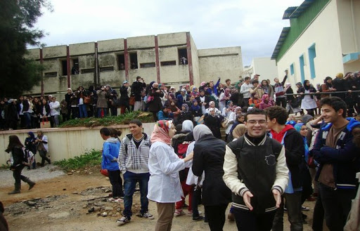 Les élèves d’un technicum mettent le feu à leur établissement