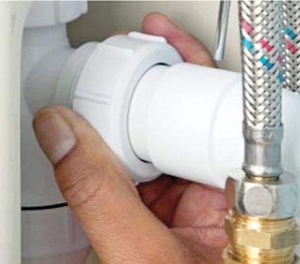 Plombier, universitaire, mécanicien, commerçant… L’arnaque : un sport national