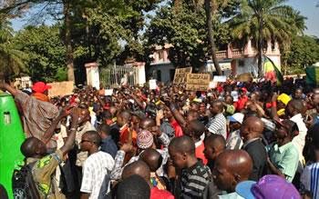 Pour appuyer l&rsquo;accord de paix signé à Alger,  200.000 personnes marchent à Bamako