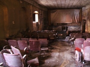 Triste constat : 95 % des salles de cinéma fermées et non exploitées