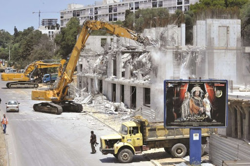Elle a engendré de longs embouteillages,  Démolition surprise d&rsquo;une construction à Hydra
