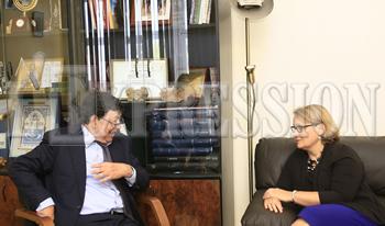 Elle y a effectué une visite de courtoisie, L’ambassadrice des Etats-Unis à L’Expression