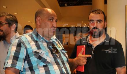 EN : Les techniciens analysent les Verts