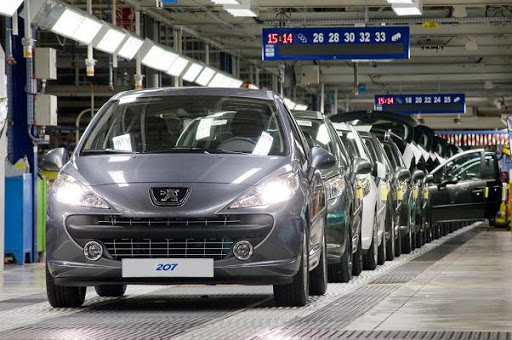 Hollande annonce une usine Peugeot en Algérie, alors que PSA veut produire 90.000 véhicules au Maroc