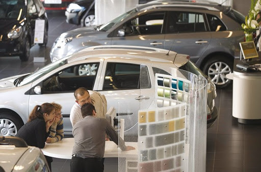 Ils sont employés sans permis de travail, La police enquête sur les expatriés