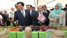 Le Premier ministre vietnamien visite deux exploitations agricoles à Blida