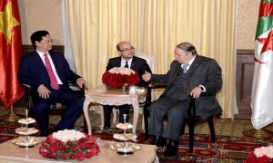 Le président Bouteflika reçoit le premier ministre vietnamien