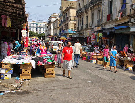 Les marchés informels, un problème qui persiste