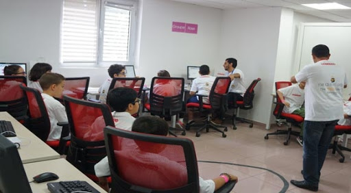 Ooredoo ouvre l’univers de l’informatique aux enfants algériens