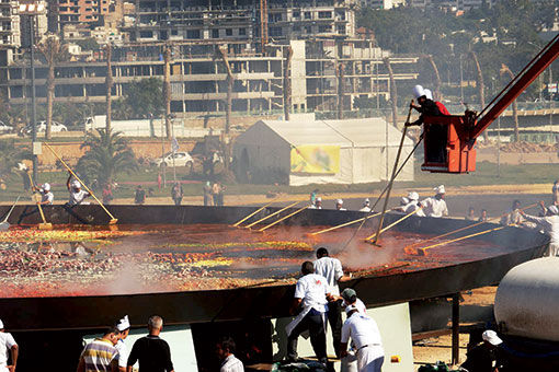 Oran: la plus grande Paella au monde part en fumée !