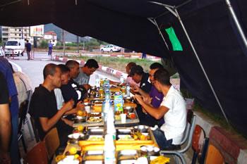 Partage de l’iftar dans un barrage de police à Béjaia, Un « déjeuner » avec la police « dyalna »