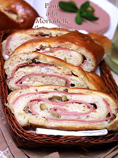 Roulé aux œufs, fromage et poulet