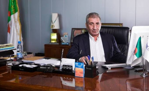 Son dernier modèle est fabriqué avec la collaboration de Microsoft, Condor va exporter 30 000 smartphones en France