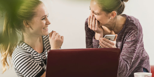 Tout ce qui se joue dans un fou rire