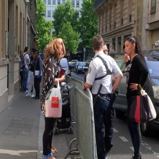 Une Algérienne violemment agressée au consulat de Paris
