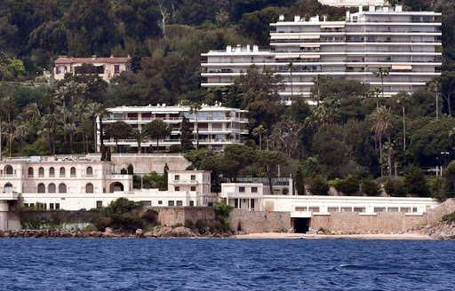Côte d’Azur: Le roi saoudien est arrivé, la plage devant sa villa est fermée