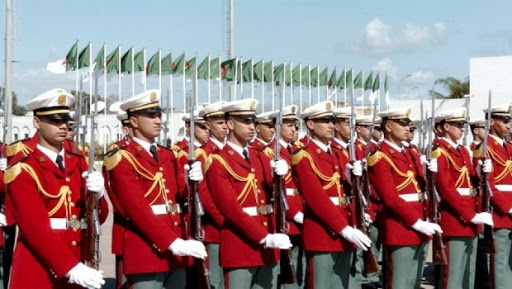 Gaïd Salah installe le nouveau commandant de la Garde républicaine