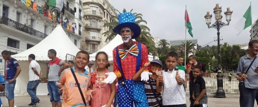 Journée sans voitures à Alger: les piétons se réapproprient le centre-ville