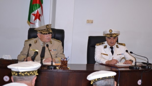 Le général-major Mohamed Larbi Haouli installé au poste de Commandant des Forces navales (MDN)