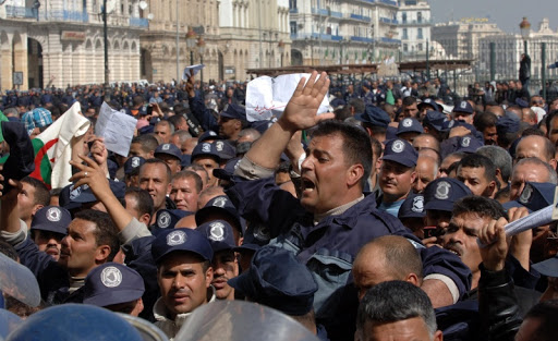 Le terrorisme entre la réalité et le discours, Pourquoi la garde communale a été dissoute ?
