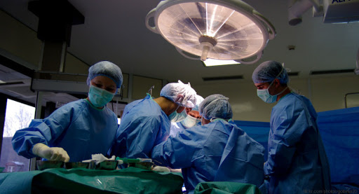 Les « Doctorpreneurs » dans le collimateur des pouvoirs publics : des cliniques privées fermées