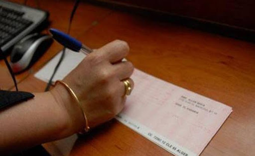 L’obligation de paiement par chèques est –elle réaliste ?