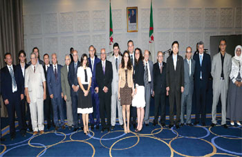 Lors d’une cérémonie tenue sous l’égide du ministre de la Communication : 24 directeurs généraux de la Télévision et de la Radio honorés