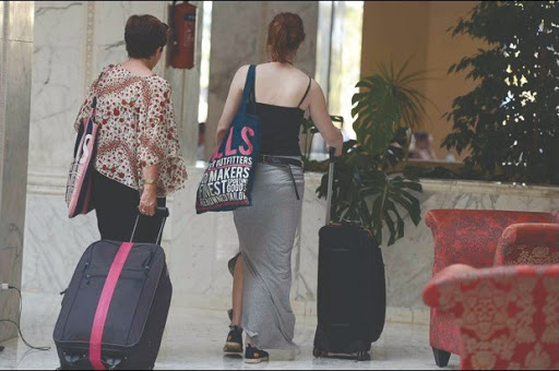 Malgré les discours et les mesures “rassurantes” des autorités tunisiennes,  Les Occidentaux appellent leurs touristes à quitter la Tunisie
