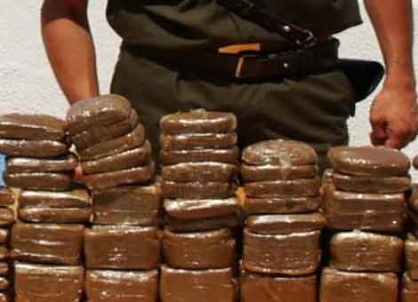 Outre la saisie dans l’ouest de 206,5 kg de kif traité : 17 tonnes de denrées alimentaires en contrebande interceptées dans l’extrême Sud du pays